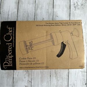 PREOWNED THE PAMPERED CHEF COOKIE PRESS 1525.